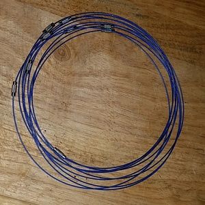 Blue twisted wire choker with silver closure.